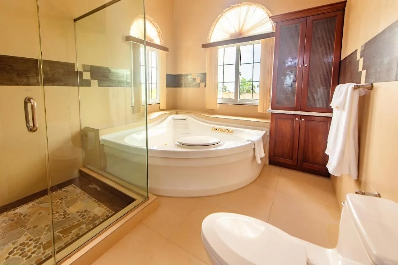 מונטגו ביי Villa Tianna 0*, מונטגו ביי