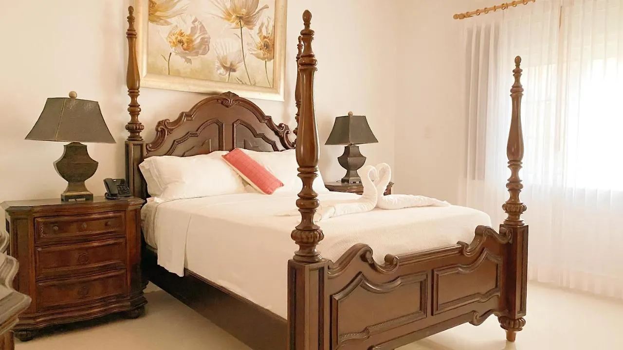 מונטגו ביי Villa Tianna